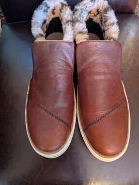 Toms Paxton Brown Leather Sneaker With Faux Fur Trim Size 9
